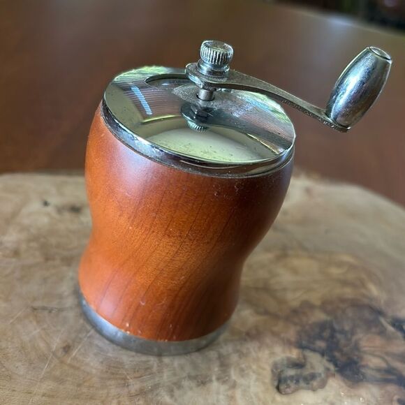 George S. Thompson Teak Pepper Grinder - Picture 1 of 7
